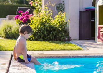 Crianca Piscina Perigo