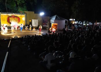 anfiteatro lotado para espetaculos