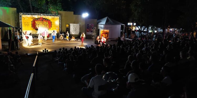 anfiteatro lotado para espetaculos