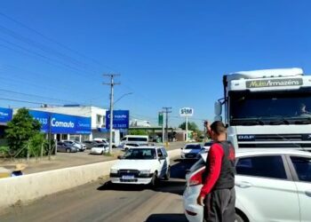 Acidente 240 caminhao