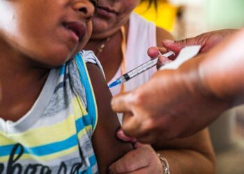 Materia Vacinacao infantil POA Foto Giulian Serafim PMPA e1645187751924