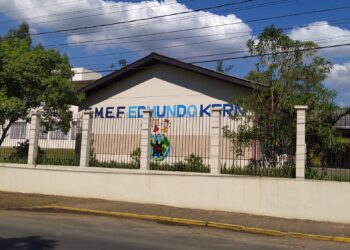 escola scaled e1645641143358