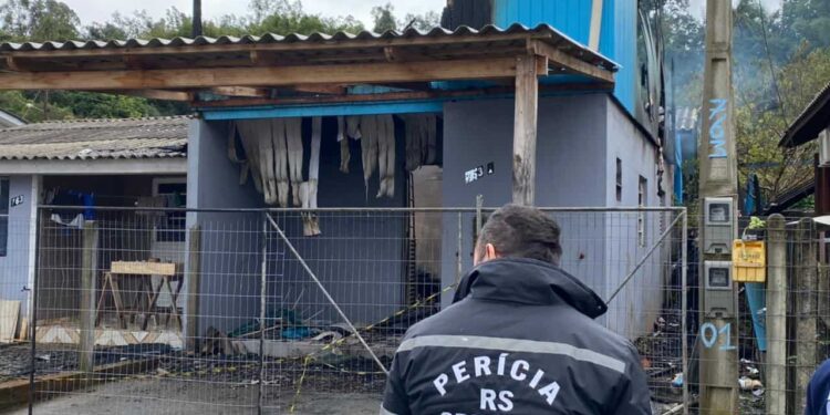 18052022 A casa que pegou fogo fica na rua Generoso Correa 763 2 e1652882349112