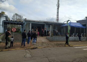 Postos de saude com movimentacao elevada no sabado. Foto Marcio Lacerda