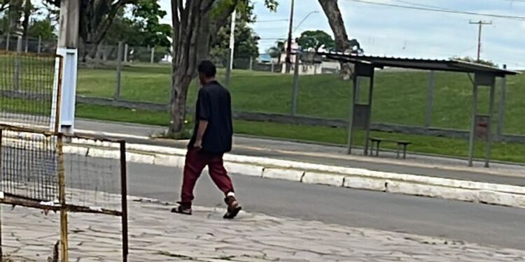 2210 Homem agressivo e1666463761151