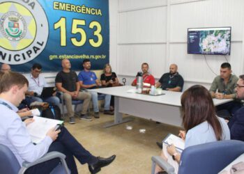 Mutirão de limpeza de postes