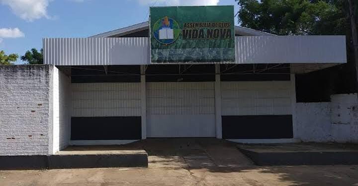 Igreja arrombada em Portão